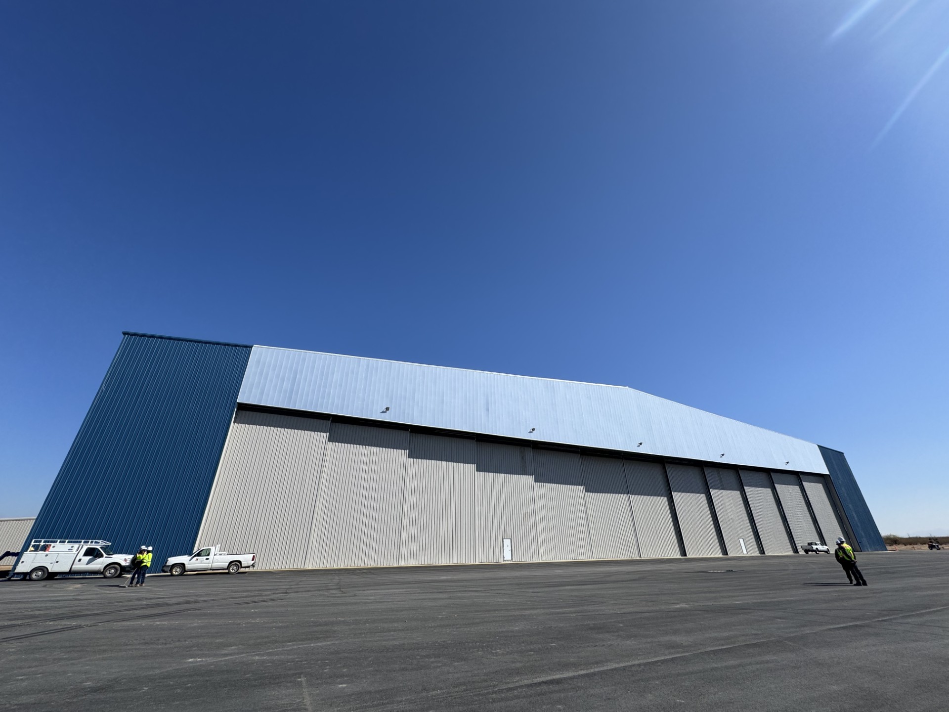 Norco Manufacturing Completes Massive Hangar Door for SkyWest in Tucson