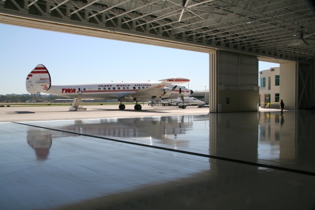 Atlantic Aviation - Floating Door System