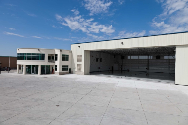 Atlantic Aviation - Floating Door System