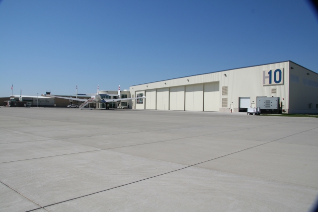 Atlantic Aviation - Floating Door System