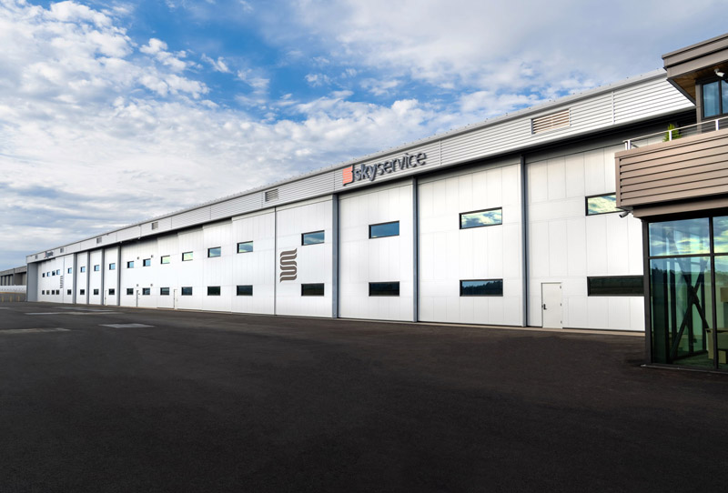 Skyservice Aviation Hangars - Bi-Parting Door System