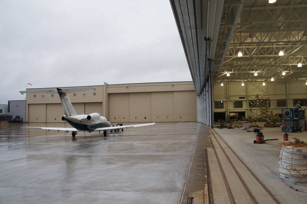 Amway Hangars - Bi-Parting Door System