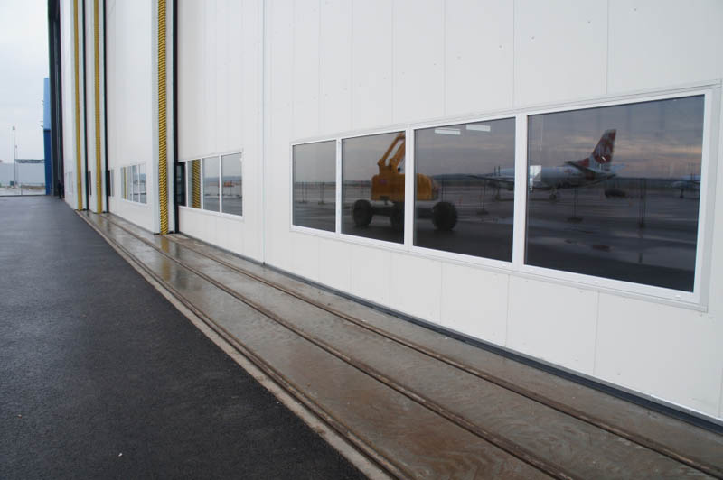 FL Technics MRO Hangar - Floating Hangar Door System