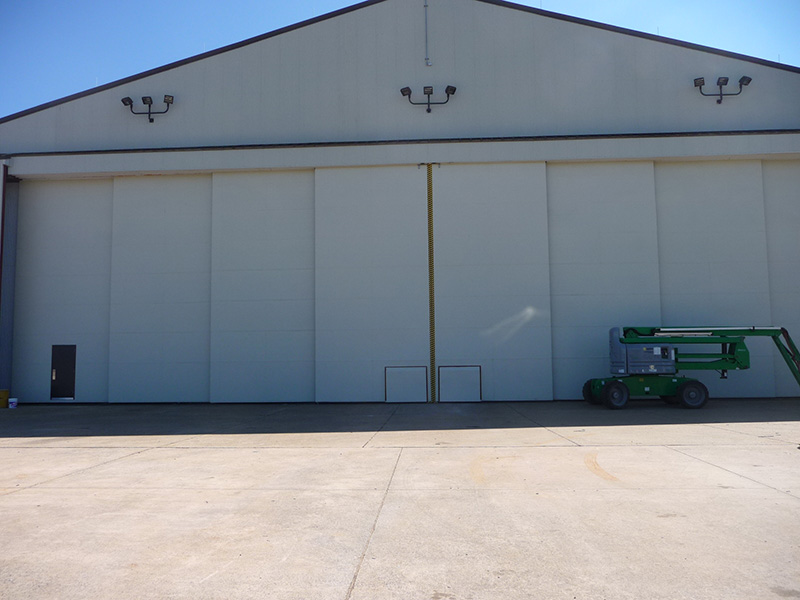 Hangar 30108 - Bi-Parting Hangar Door System