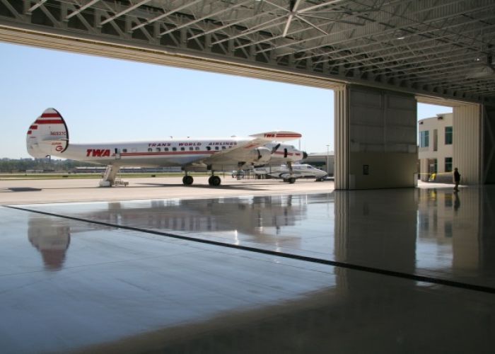 Atlantic Aviation - Floating Door System