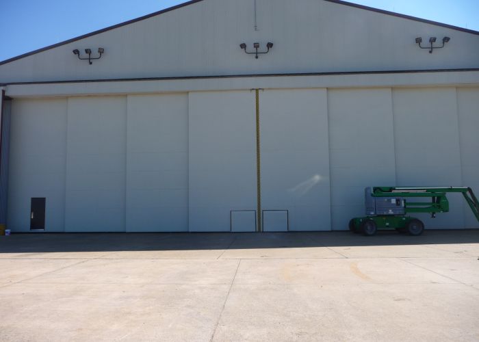 Hangar 30108 - Bi-Parting Door System