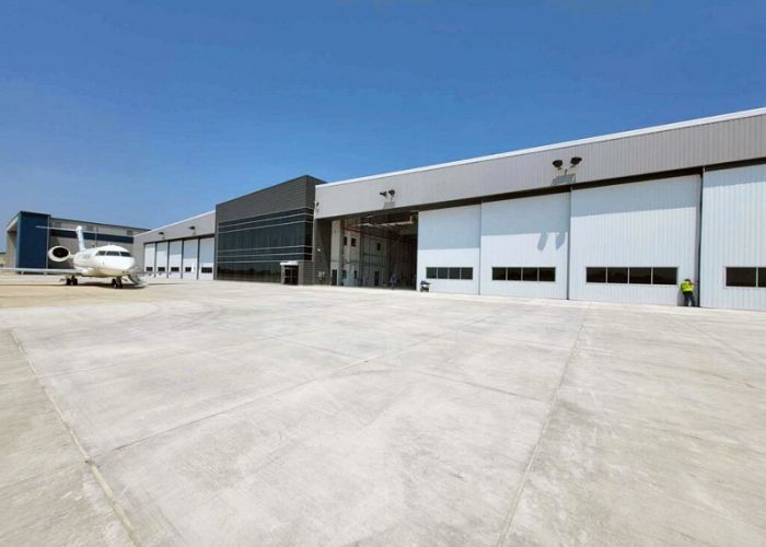 Corporate Hangar - One-Way Door System