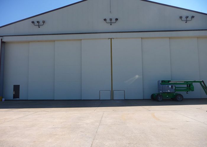 Hangar 30108 - Bi-Parting Hangar Door System
